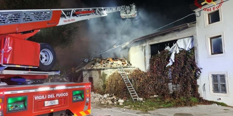 Tres policías muertos y 15 heridos tras la explosión de una casa en Italia