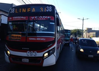 Choque entre buses deja más de 20 heridos en Villa Elisa