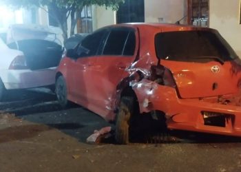 Hernandarias: conductora alcoholizada se llevó por delante tres vehículos estacionados