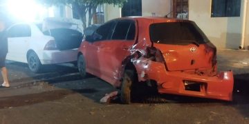 Hernandarias: conductora alcoholizada se llevó por delante tres vehículos estacionados