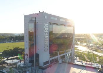 Nicolás Leoz habría depositado USD 5 millones en poco tiempo en banco de presidente imputado