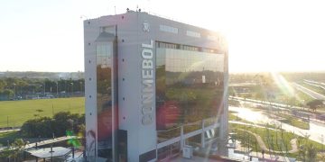 Nicolás Leoz habría depositado USD 5 millones en poco tiempo en banco de presidente imputado