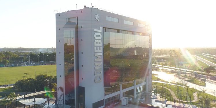 Nicolás Leoz habría depositado USD 5 millones en poco tiempo en banco de presidente imputado