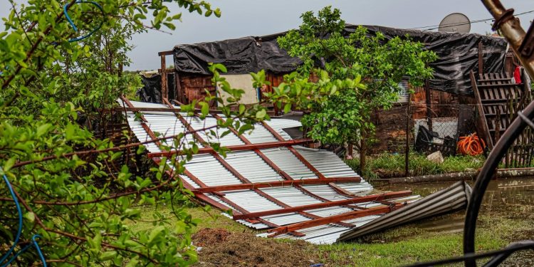 Temporal dejó 35 casas destechadas en Villeta