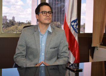 Fiscal insiste en cerrar causa por abuso de ex viceministro Federico Mora