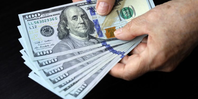 Mercado de cambio y divisas con superávit luego de siete años