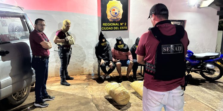 Interceptan vehículo que transportaba cargamento de droga al Brasil
