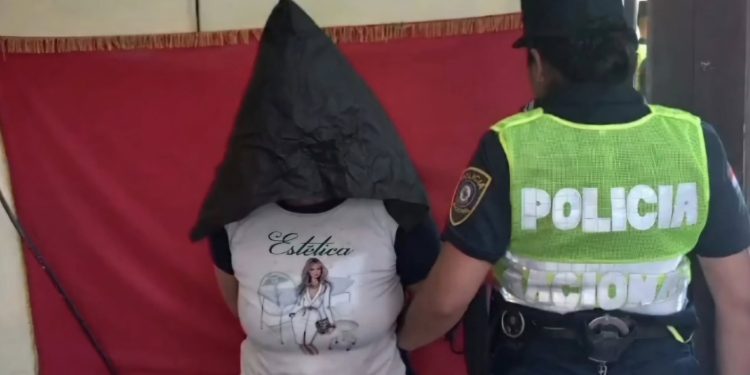 Docente es detenida en Villarrica por presunta pornografía infantil