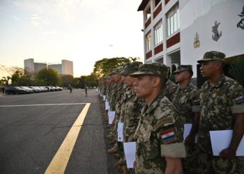 Egresan unos 60 nuevos bomberos forestales de las FFAA