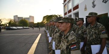 Egresan unos 60 nuevos bomberos forestales de las FFAA