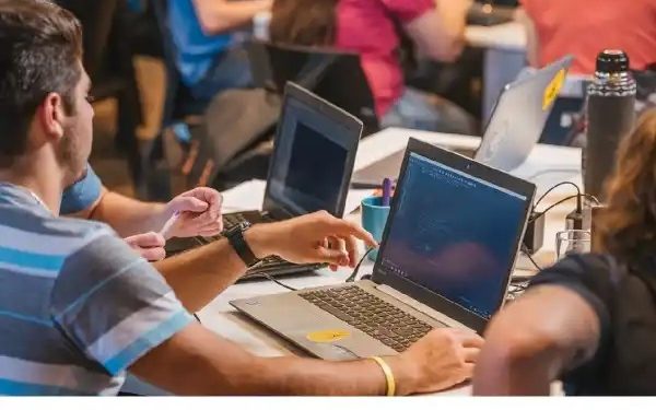 Estudio revela que «Generación Z» es reacia a trabajar en oficios técnicos