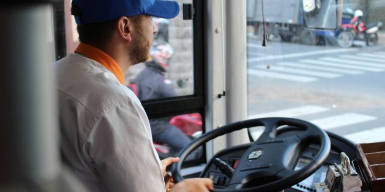 Hombre habría herido a conductor de bus luego de intentar robarle