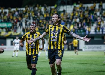 Guarani derrotó a Recoleta FC y sigue como solitario puntero