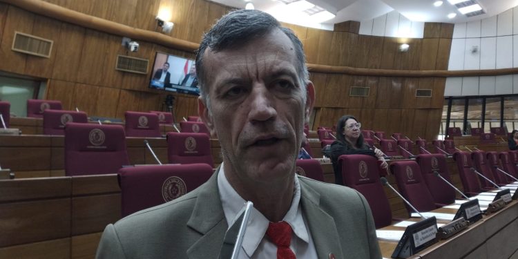 Bancada de HC celebra levantamiento de sanciones contra Cartes