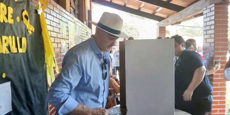 González Vaesken votó y prometió recuperar CDE del «antro de corrupción y mafia»