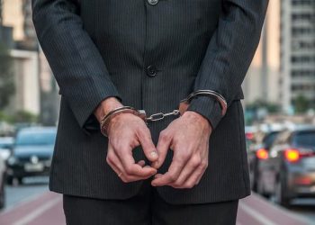 Condenan a 8 años de prisión a abogado por pornografía infantil