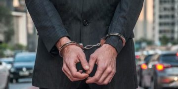 Condenan a 8 años de prisión a abogado por pornografía infantil