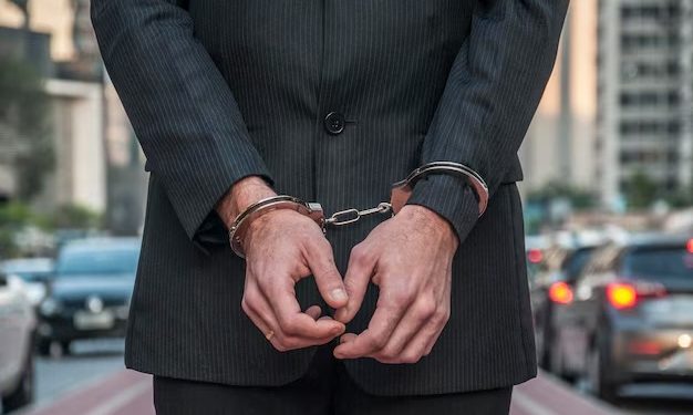 Condenan a 8 años de prisión a abogado por pornografía infantil