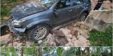 Adulto de 85 años pierde el control de su vehículo y choca contra una muralla en CDE