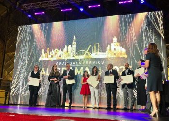 Maggie Leri gana premio Best-Seller de Caligrama en Sevilla