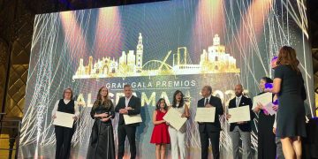 Maggie Leri gana premio Best-Seller de Caligrama en Sevilla
