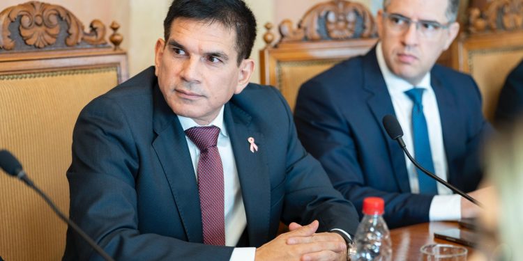 Ministro instó a defender las políticas sociales que implementa Santiago Peña