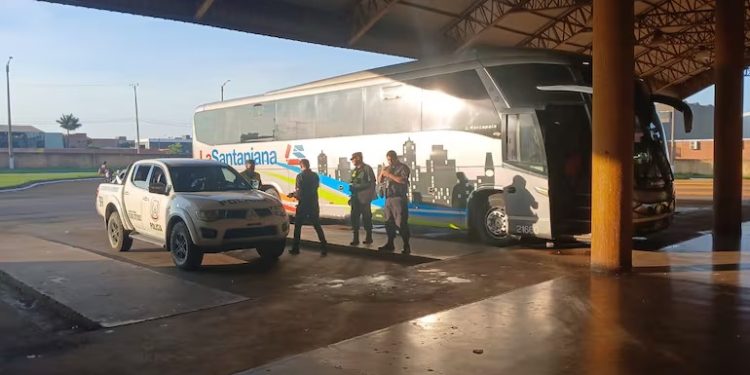 Hallan sin vida a un pasajero dentro de un colectivo al llegar a PJC