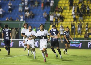 Olimpia remonta y vence a su “sombra negra”