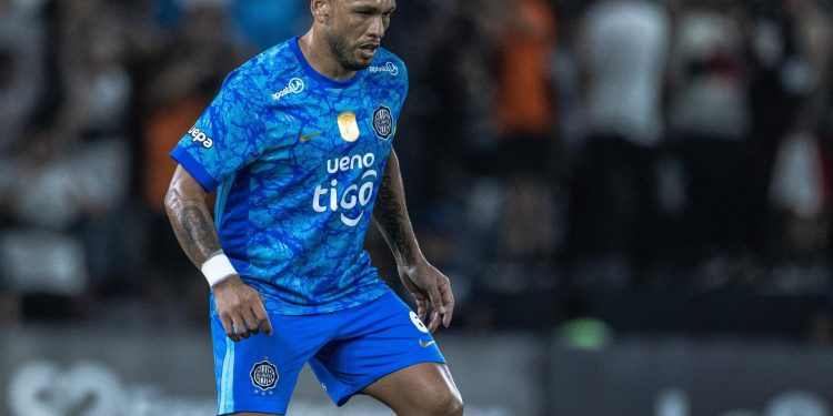 Para el Superclásico, Olimpia usará la camiseta de color celeste