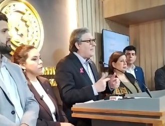 Opositores promueven una denuncia penal contra el presidente Santiago Peña