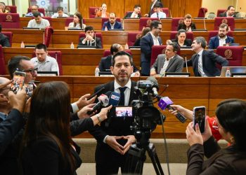 Situación actual del transporte público «tiene que cambiar», afirma Latorre