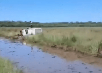 Choque frontal en Saltos del Guairá involucra a vehículo de la Fiscalía
