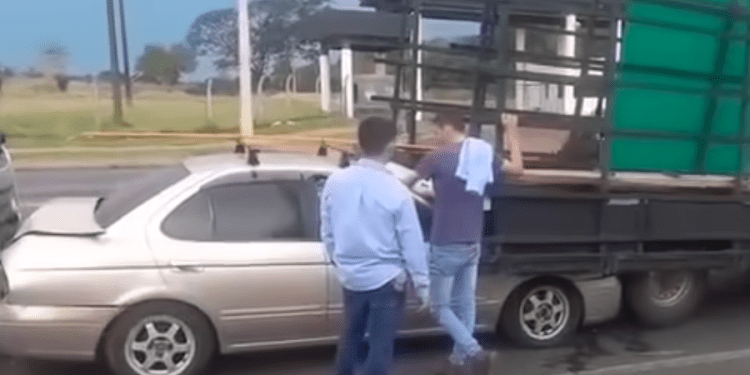 Camión sin frenos provocó accidente sobre Acceso Sur