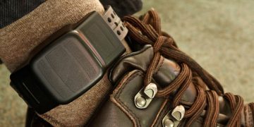 Afirman que jueces tienen miedo de ordenar uso de tobilleras electrónicas