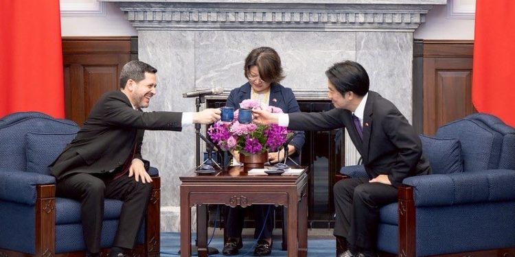 Paraguay tendrá su primer avión ambulancia, donado por Taiwán