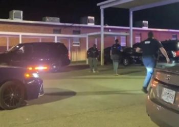 Tiroteos separados en eventos escolares en Mississippi dejan seis fallecidos