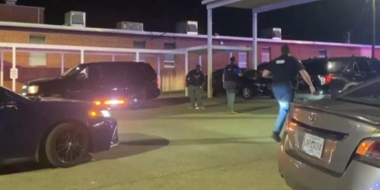 Tiroteos separados en eventos escolares en Mississippi dejan seis fallecidos