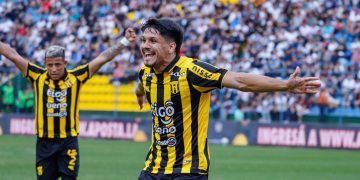 Guarani se adueñó del clásico más añejo y sigue como único líder