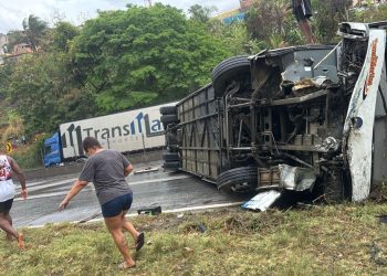 Volcó un bus que transportaba a hinchas del Flamengo: hay 48 heridos, 4 de gravedad