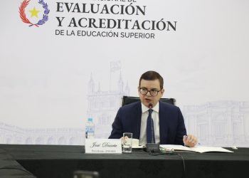 ANEAES establece proceso de acreditación de carreras obligatorias para 2026