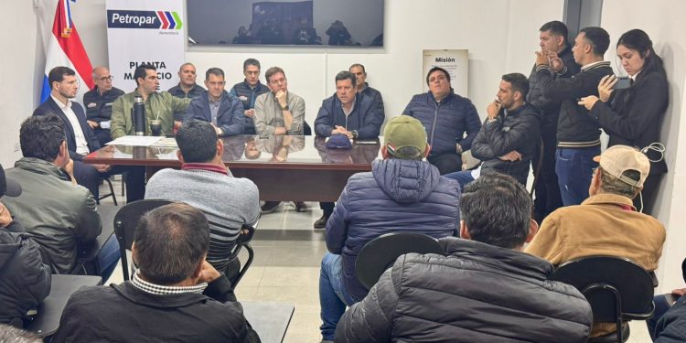 Cañicultores y Gobierno acuerdan construcción de nuevo tren de moliendas en Troche