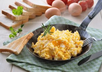 Paraguay va por un récord Guinness con huevos revueltos