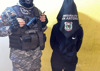 Joven y su pareja acusados de robar tarjeta de abuela de la primera para realizar compras