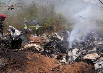 Murieron 11 pasajeros al estrellarse un avión contra una montaña en Kenia