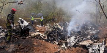 Murieron 11 pasajeros al estrellarse un avión contra una montaña en Kenia