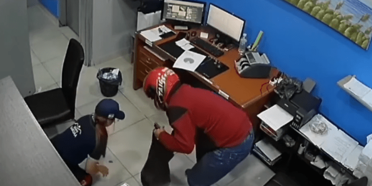 Asaltan estación de servicios en San Antonio