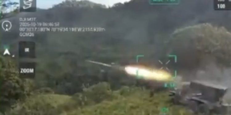 Ejército ecuatoriano ataca enclaves de minería ilegal ligados a narcos