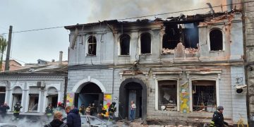 Nuevos ataques aéreos rusos provocan muertes y cortes de energía en Ucrania