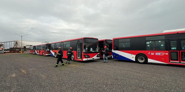 Buses eléctricos empezarán a circular desde diciembre, dice MOPC