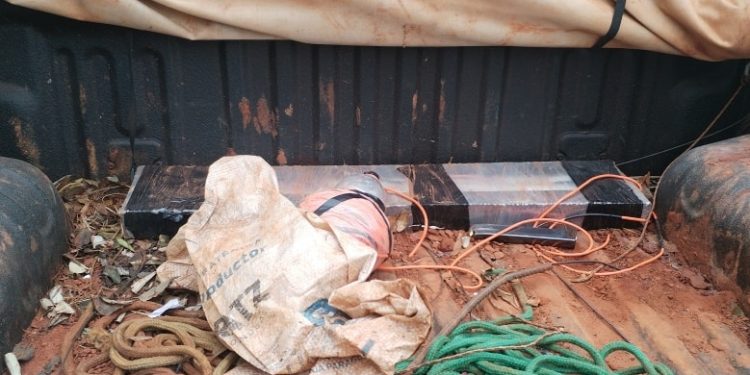 Detectan explosivo en camioneta abandonada tras robo agravado en Katueté